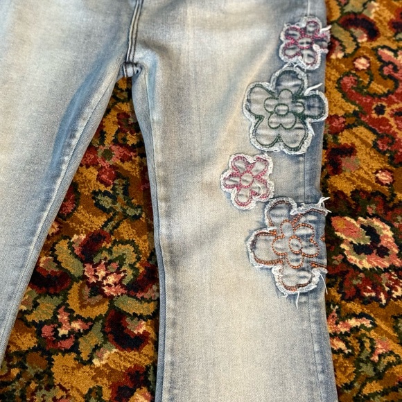 Oli & Hali flower patch jeans size Large - Picture 4 of 6